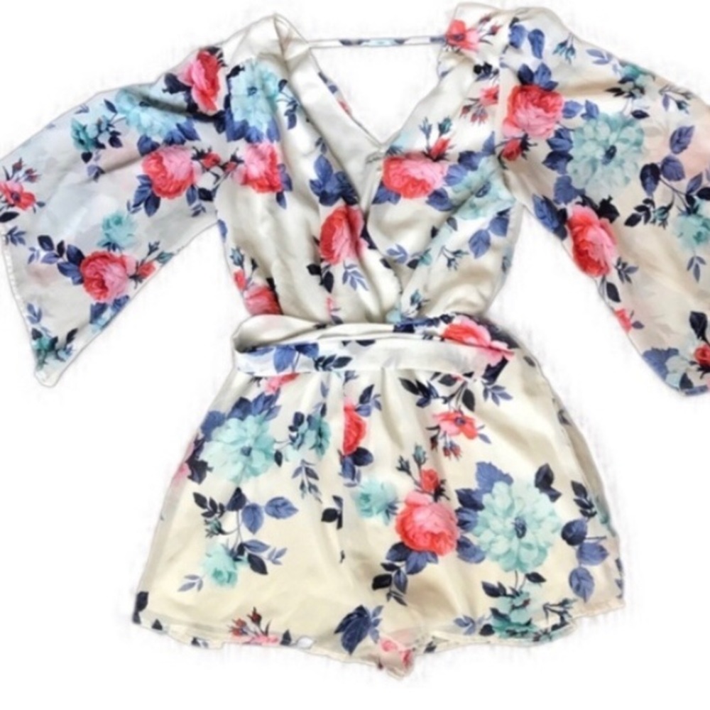 🦋🌺🦋 Charlotte Russe Floral Romper